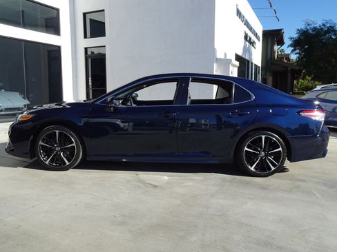 Used 2018 Toyota Camry XSE image 3