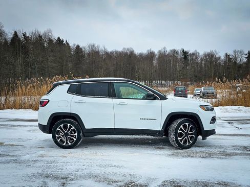 Certified 2022 Jeep Compass Limited image 3