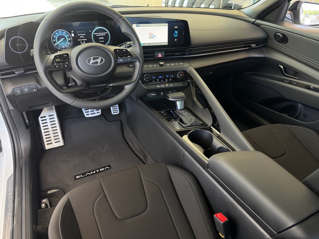 New 2025 Hyundai Elantra SEL FWD image 2