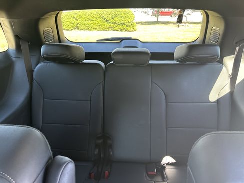 Used 2025 Chevrolet Traverse LT image 25