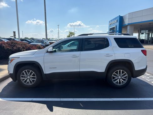 Used 2017 GMC Acadia SLE w/ Driver Alert Package I FWD image 2
