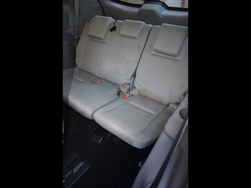 Used 2018 Toyota Highlander LE FWD image 24