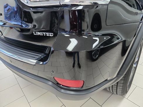 Used 2021 Jeep Grand Cherokee Limited image 16