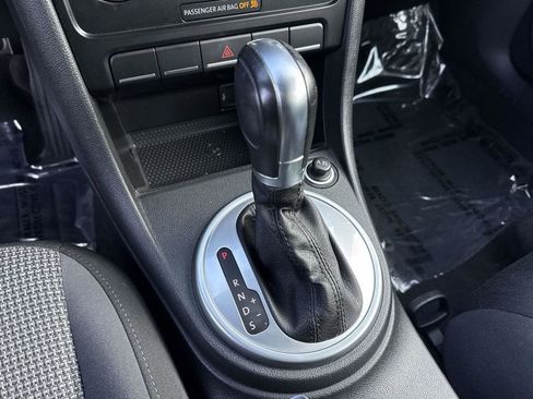 Used 2018 Volkswagen Beetle 2.0T S FWD image 18