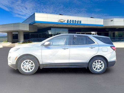 Used 2023 Chevrolet Equinox LT image 3