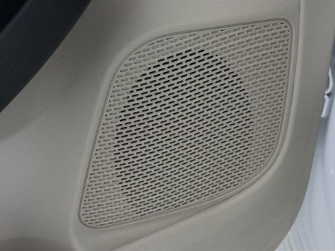 Used 2024 Chrysler Pacifica Touring-L image 21