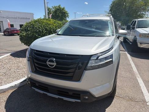 Used 2022 Nissan Pathfinder SL w/ SL Black Package FWD image 6
