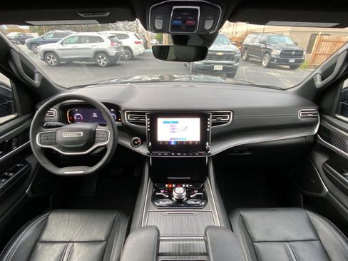 Used 2023 Jeep Wagoneer Series III w/ Preferred Equipment Group image 32