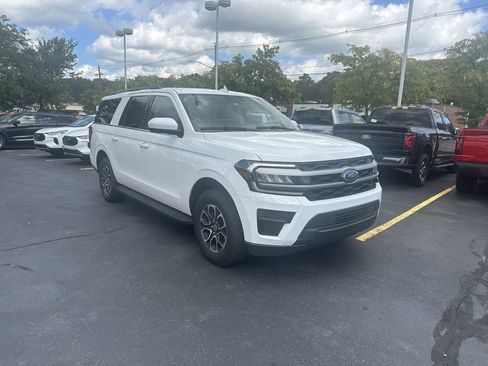 Used 2024 Ford Expedition Max XLT AWD/4WD image 3