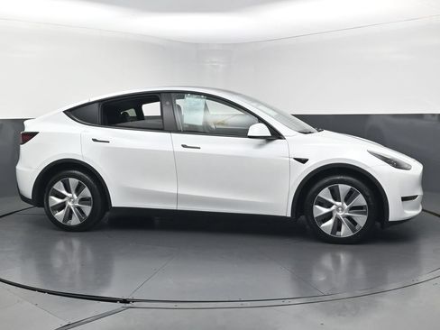 Used 2023 Tesla Model Y Long Range AWD/4WD image 5
