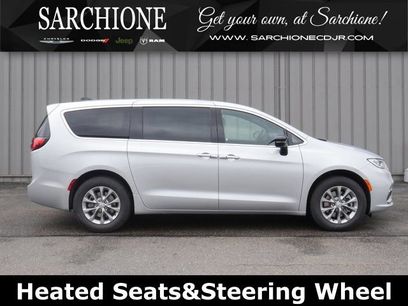 New 2026 Chrysler Pacifica Select
