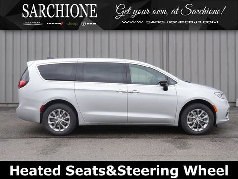 New 2026 Chrysler Pacifica Select image 1