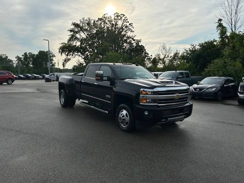 Used 2019 Chevrolet Silverado 3500 High Country w/ Duramax Plus Package AWD/4WD image 2