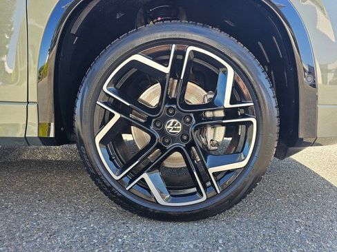 Used 2025 Volkswagen Tiguan SEL R-Line AWD/4WD image 9