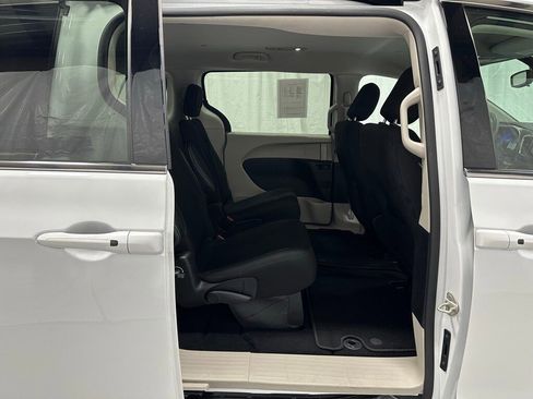 Used 2023 Chrysler Voyager LX image 53
