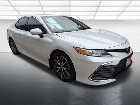 Used 2024 Toyota Camry XLE FWD image 1