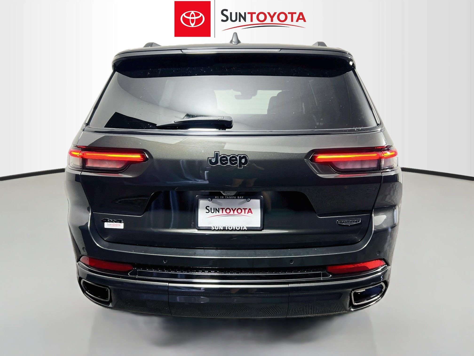 Used 2024 Jeep Grand Cherokee L Summit w/ High Altitude Package AWD/4WD image 5