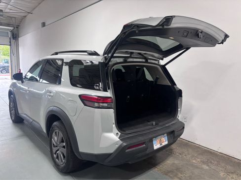 Used 2025 Nissan Pathfinder SV AWD/4WD image 4
