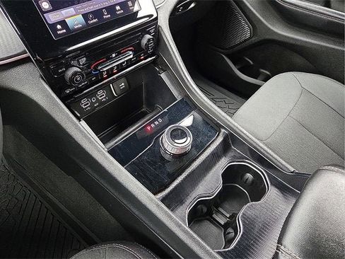 Used 2024 Jeep Grand Cherokee Laredo X image 25