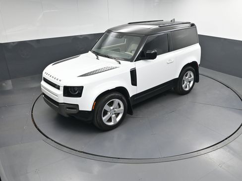 Used 2024 Land Rover Defender 90 X-Dynamic SE image 32