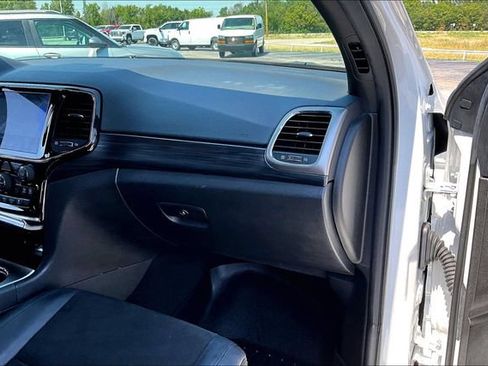 Used 2019 Jeep Grand Cherokee Altitude RWD image 26