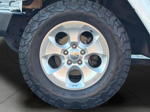 Used 2014 Jeep Wrangler Unlimited Sahara w/ Connectivity Group image 11