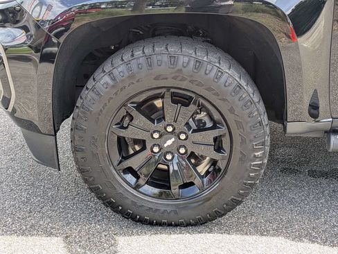 Used 2021 Chevrolet Colorado Z71 w/ Z71 Midnight Edition AWD/4WD image 12