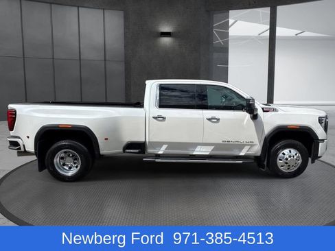 Used 2025 GMC Sierra 3500 Denali w/ Denali Reserve Package AWD/4WD image 4
