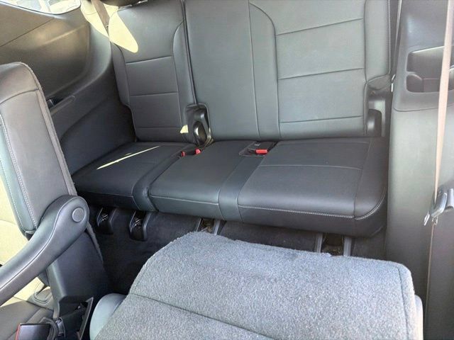 Used 2025 Chevrolet Traverse LT AWD/4WD image 8
