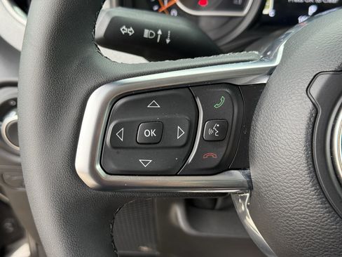 Used 2025 Jeep Wrangler Unlimited Sahara AWD/4WD image 17