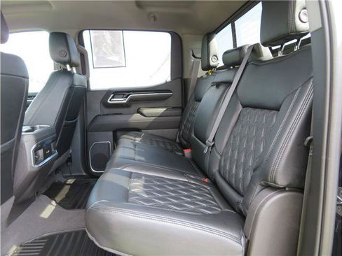 Used 2022 GMC Sierra 1500 Elevation w/ Preferred Package AWD/4WD image 5