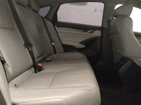 Used 2018 Honda Accord Touring image 19