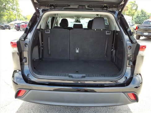 Used 2023 Toyota Highlander LE image 14