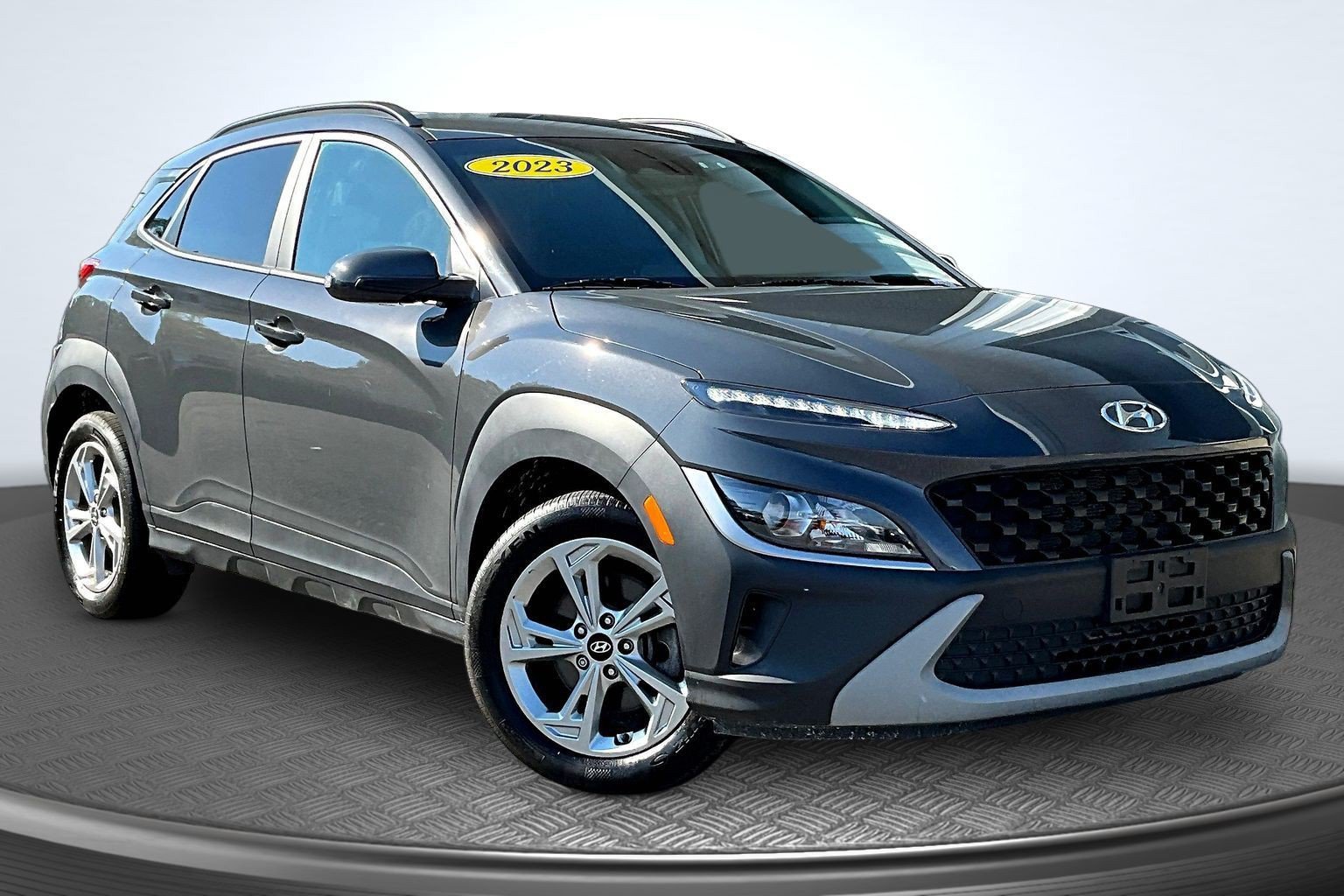 Used 2023 Hyundai Kona SEL w/ Cargo Package AWD/4WD image 2