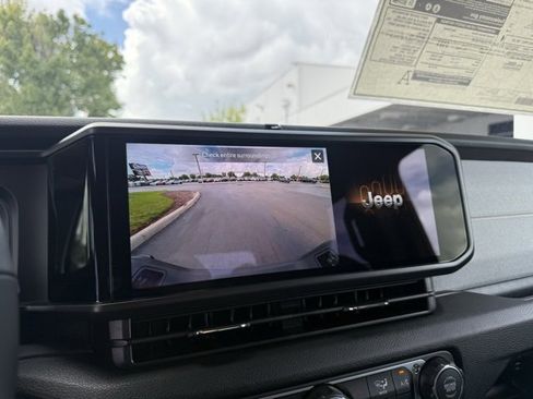 New 2025 Jeep Gladiator Sport image 19