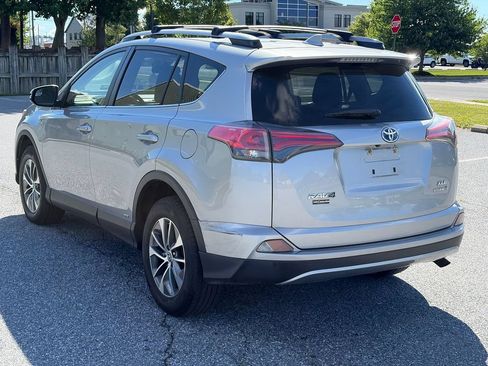 Used 2018 Toyota RAV4 XLE AWD/4WD image 5
