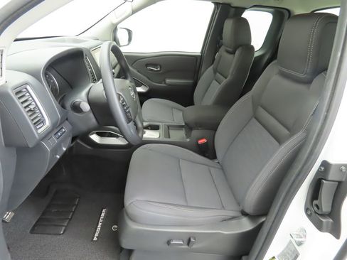 Used 2024 Nissan Frontier SV w/ Technology Package image 19