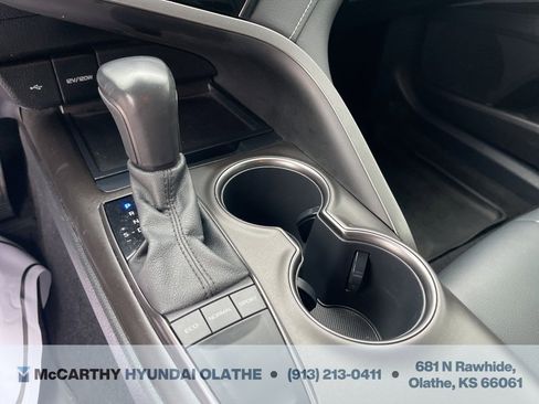 Used 2022 Toyota Camry SE image 11
