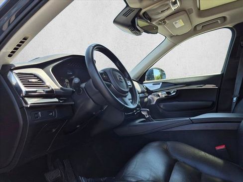 Used 2018 Volvo XC90 T6 Momentum w/ Convenience Package AWD/4WD image 9
