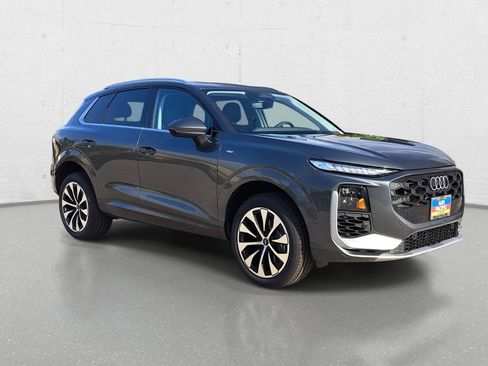 New 2026 Audi Q3 quattro 2.0T AWD/4WD image 3