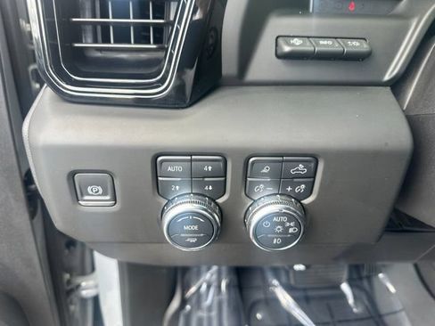 Used 2024 GMC Sierra 1500 AT4 w/ Technology Package AWD/4WD image 20