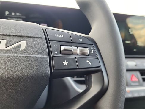 New 2025 Kia K4 LXS image 23
