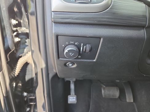 Certified 2022 Jeep Grand Cherokee Laredo X AWD/4WD image 31