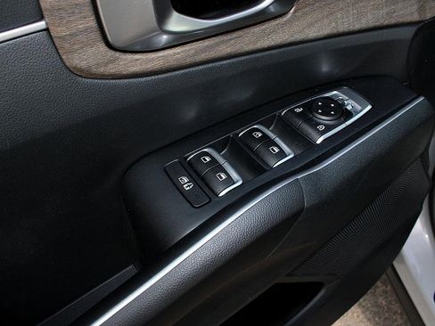 Used 2023 Kia Sorento S w/ Panoramic Sunroof Package image 24