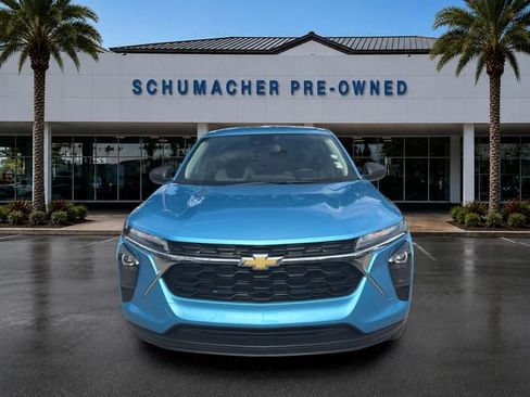 Used 2025 Chevrolet Trax LS FWD image 2