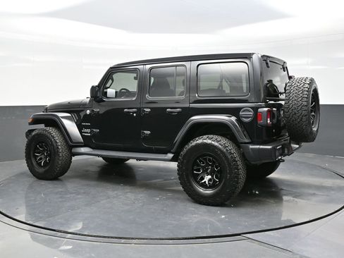 Used 2018 Jeep Wrangler Unlimited Sahara image 4