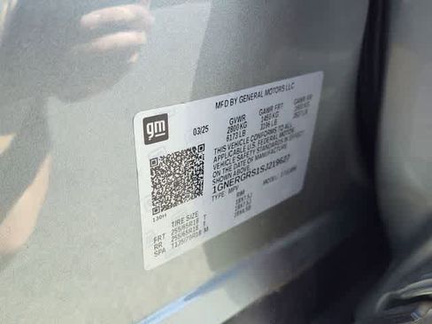 Used 2025 Chevrolet Traverse LT w/ Driver Confidence Package image 29