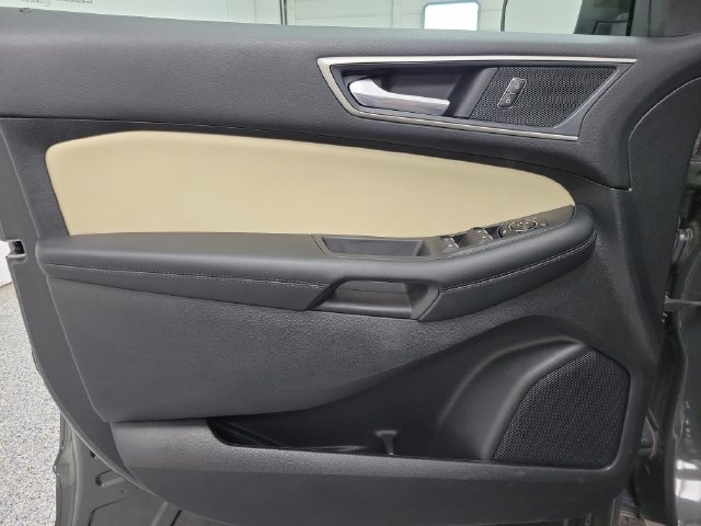 Used 2024 Ford Edge SEL AWD/4WD image 16