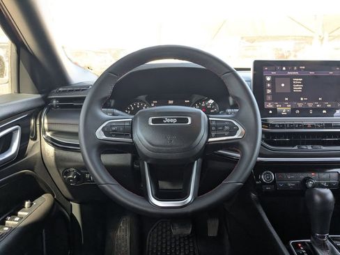 Used 2025 Jeep Compass Trailhawk image 25