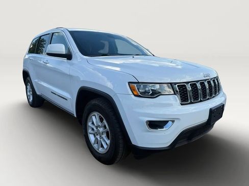 Used 2019 Jeep Grand Cherokee Laredo RWD image 2